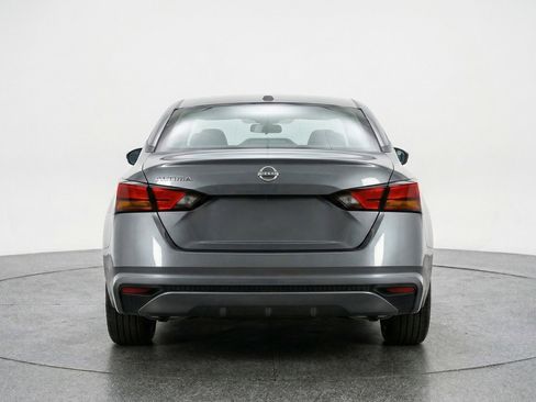 Used 2025 Nissan Altima 2.5 SV FWD image 7