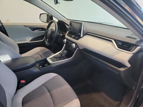 Used 2021 Toyota RAV4 XLE image 18
