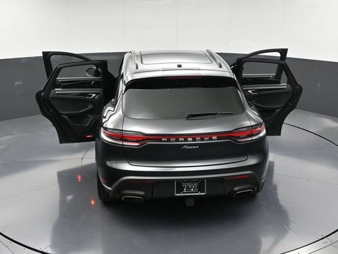 Certified 2025 Porsche Macan AWD/4WD image 34