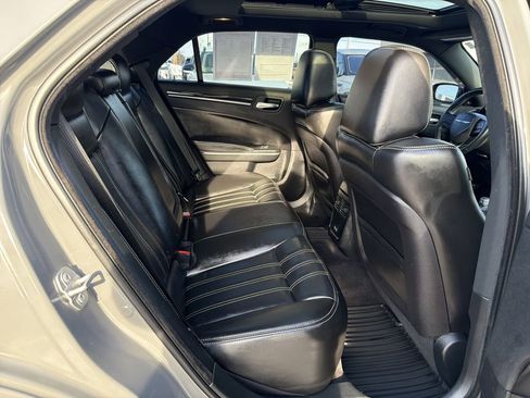 Used 2019 Chrysler 300 S w/ 300S Premium Group image 17