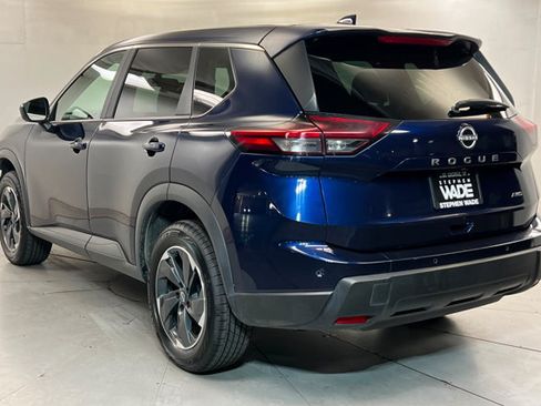 Used 2025 Nissan Rogue SV AWD/4WD image 3