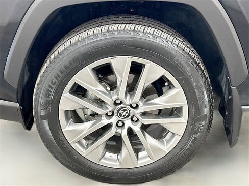 Used 2023 Toyota RAV4 XLE Premium image 28