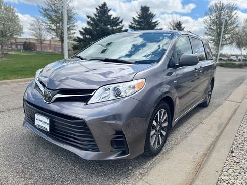Used 2019 Toyota Sienna LE AWD/4WD image 36