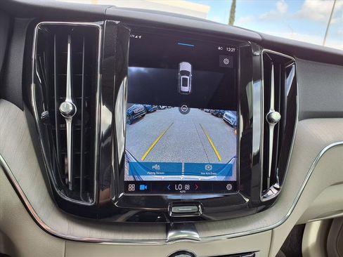 Certified 2023 Volvo XC60 B5 Plus w/ Protection Package Premier image 25