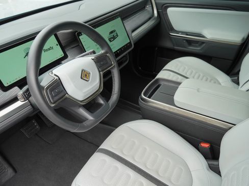 Used 2025 Rivian R1S Adventure AWD/4WD image 9