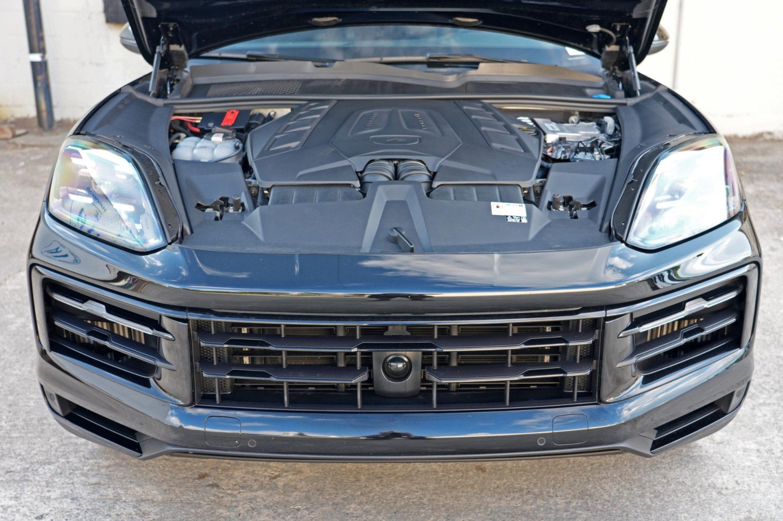 Used 2024 Porsche Cayenne S w/ Premium Package AWD/4WD image 8