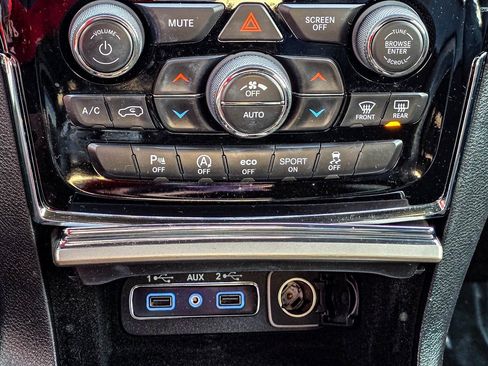 Used 2019 Jeep Grand Cherokee Altitude image 19