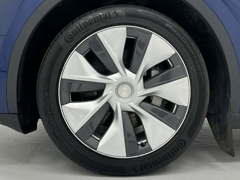 Used 2022 Tesla Model Y Long Range image 8