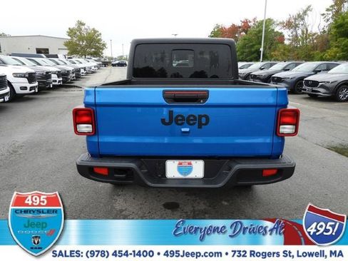 New 2025 Jeep Gladiator Sport image 4