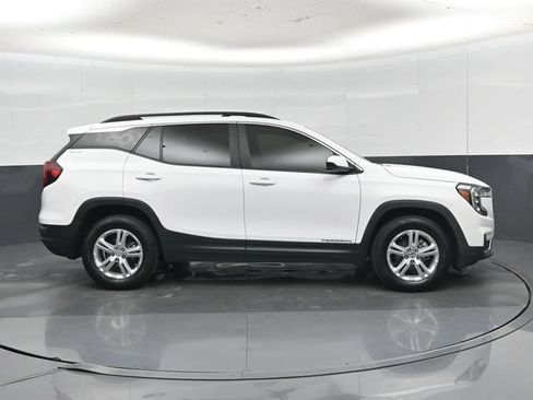 Used 2022 GMC Terrain SLE w/ Driver Convenience Package AWD/4WD image 2