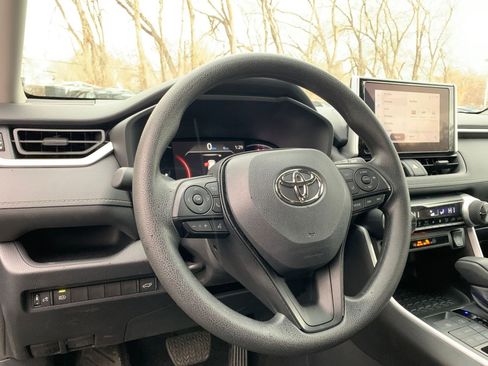 Used 2025 Toyota RAV4 XLE image 34