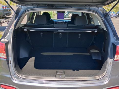 Used 2018 Kia Sorento LX image 16