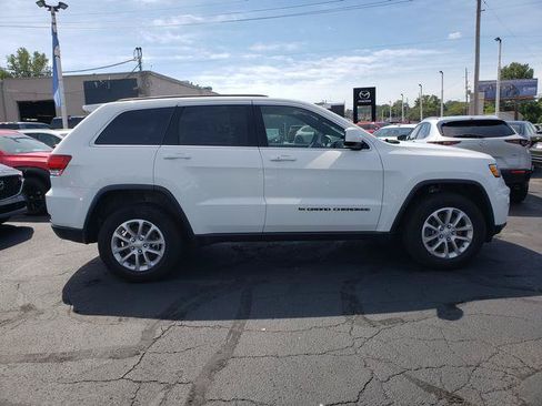 Used 2022 Jeep Grand Cherokee Laredo X AWD/4WD image 2