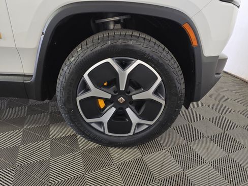 Used 2024 Rivian R1S Adventure AWD/4WD image 11