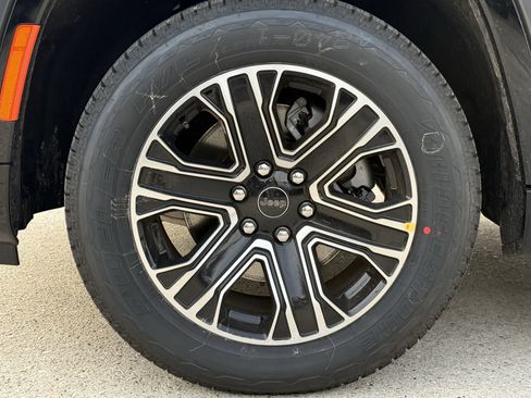 New 2026 Jeep Grand Wagoneer L 2WD image 9