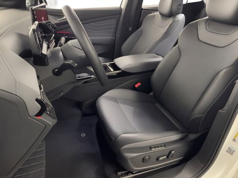 Used 2023 Volkswagen ID.4 Pro S image 5