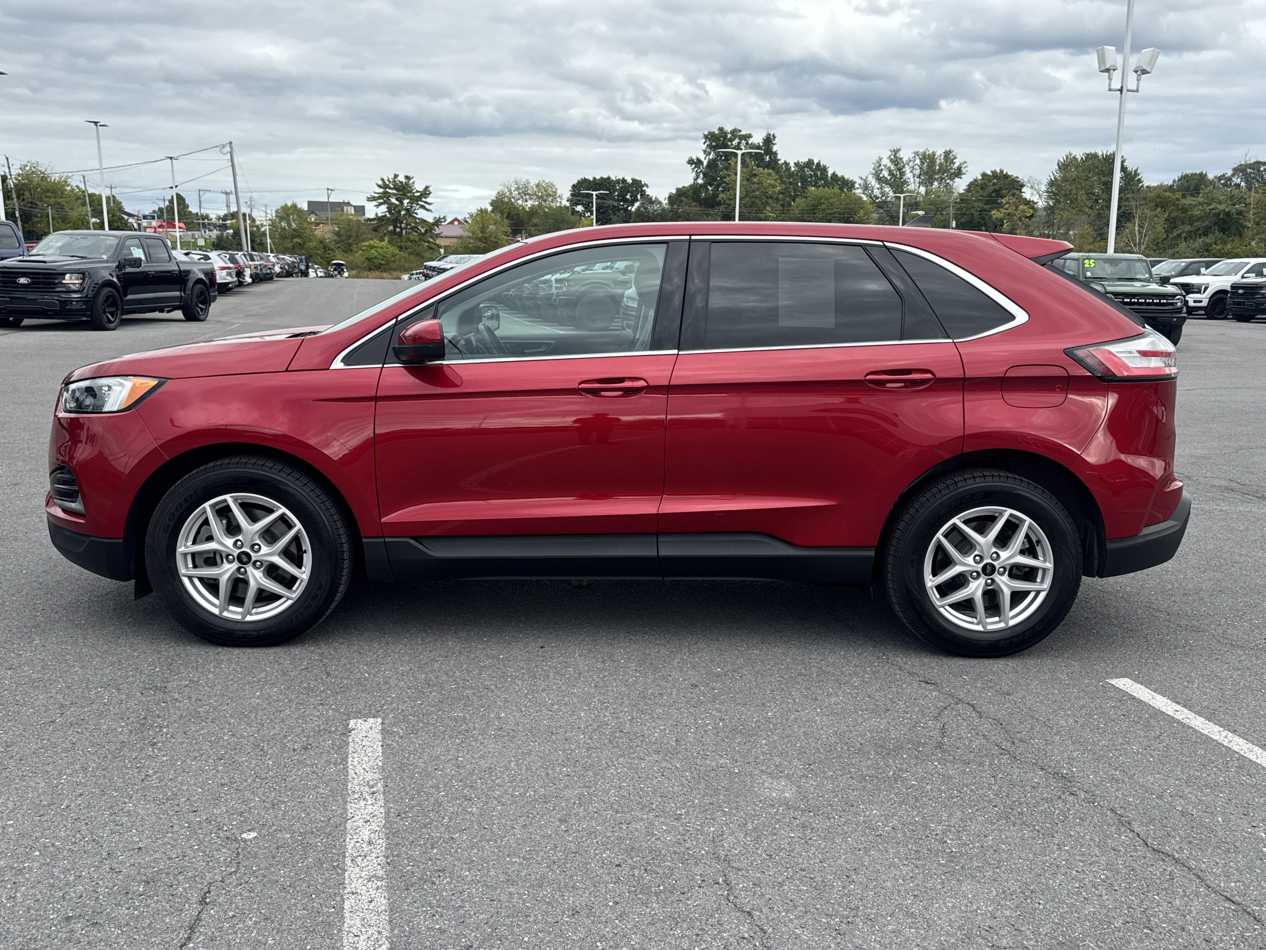 Used 2024 Ford Edge SEL AWD/4WD image 7