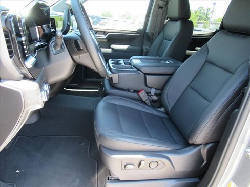 Used 2026 GMC Sierra 1500 SLT AWD/4WD image 17