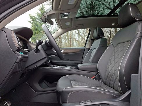 Certified 2025 Volkswagen Atlas SEL Premium R-Line image 14