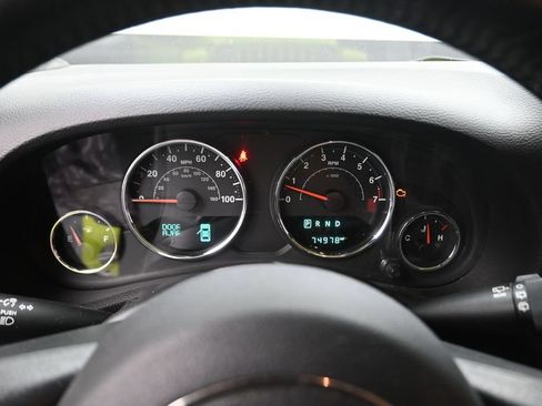 Used 2017 Jeep Wrangler Unlimited Rubicon w/ Connectivity Group AWD/4WD image 9