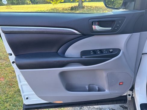 Used 2019 Toyota Highlander Limited image 9