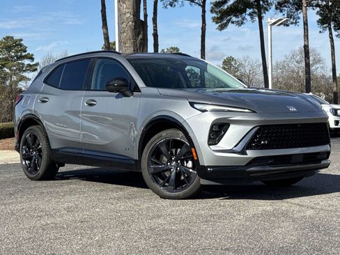 Used 2025 Buick Envision Sport Touring image 2