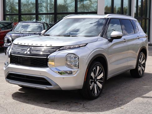 New 2026 Mitsubishi Outlander SEL image 9