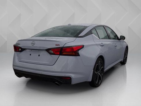 Used 2024 Nissan Altima 2.5 SR w/ SR Premium Package FWD image 5
