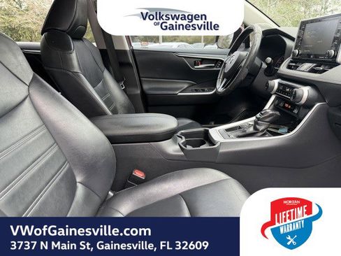 Used 2019 Toyota RAV4 XLE Premium image 9