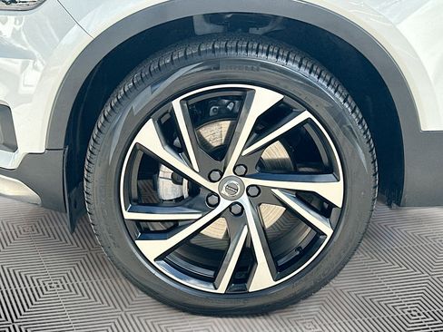 Used 2021 Volvo XC40 T4 R-Design image 37