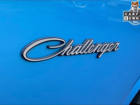 Used 2010 Dodge Challenger SRT8 w/ SRT Option Group II RWD image 8