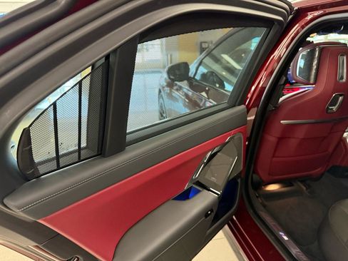 Used 2023 BMW 740i image 13