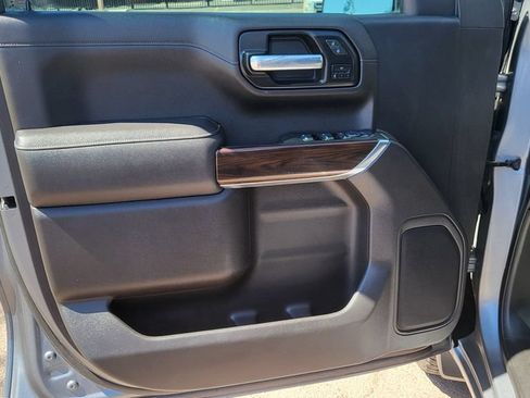 Used 2021 GMC Sierra 1500 SLT w/ X31 Off-Road Package AWD/4WD image 23
