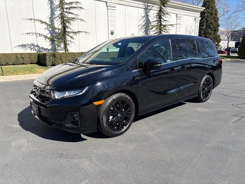 Used 2025 Honda Odyssey Sport-L image 2