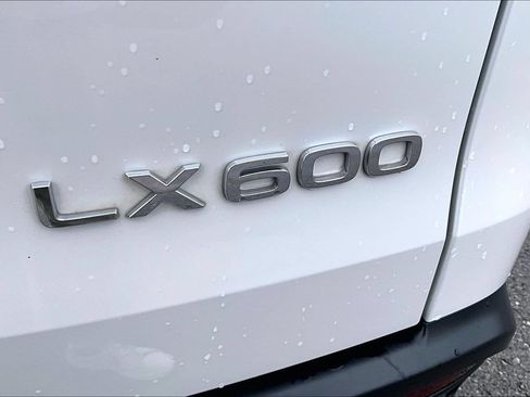 Used 2022 Lexus LX 600 4WD w/ Appearance Package image 31