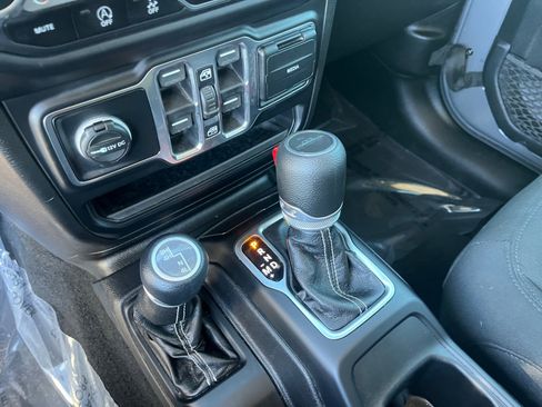 Used 2020 Jeep Gladiator Overland image 32