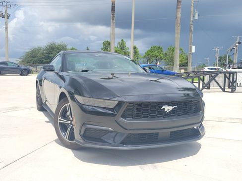 Used 2025 Ford Mustang Premium RWD image 2