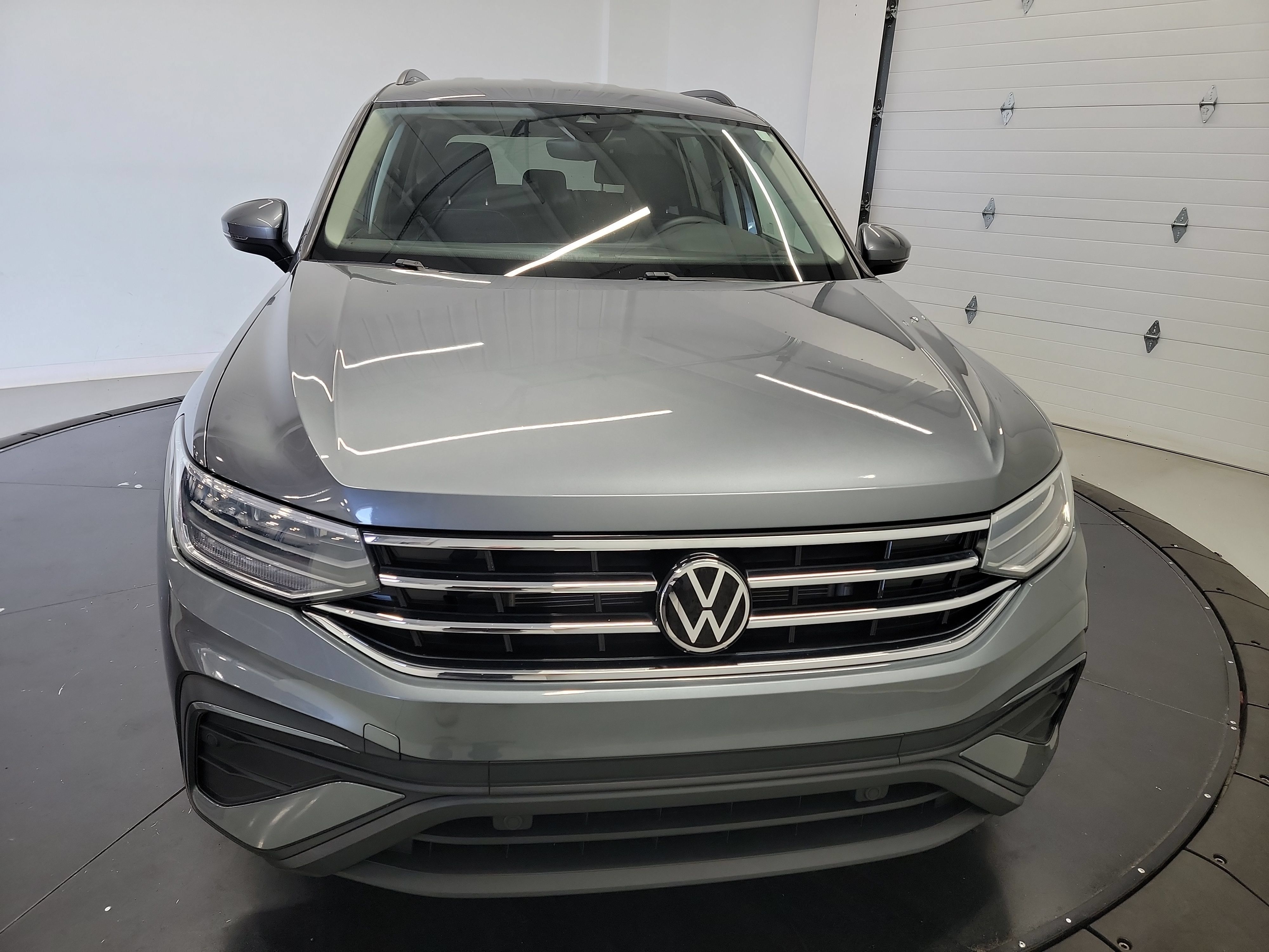 Used 2023 Volkswagen Tiguan S AWD/4WD image 2