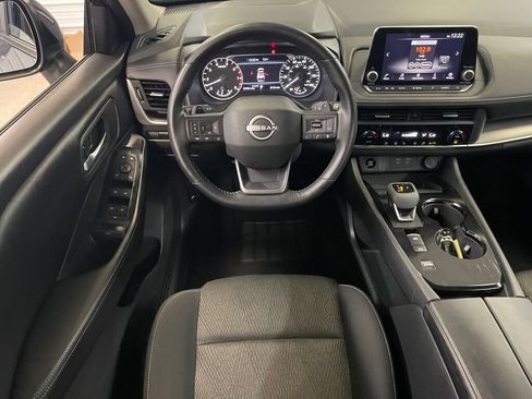 Used 2025 Nissan Rogue SV FWD image 2