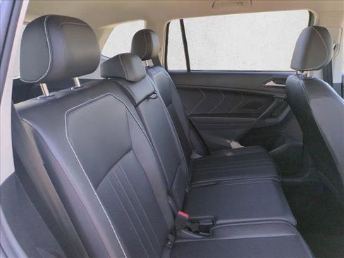 Used 2024 Volkswagen Tiguan SE image 18