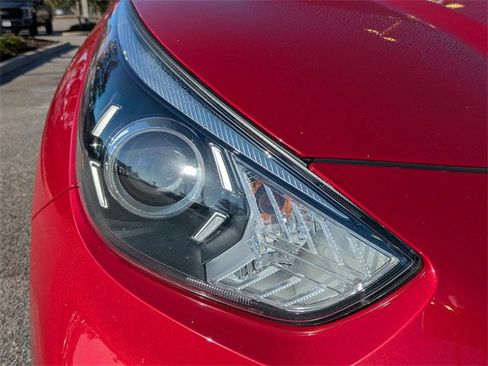 Used 2022 Kia Niro EX Premium image 10