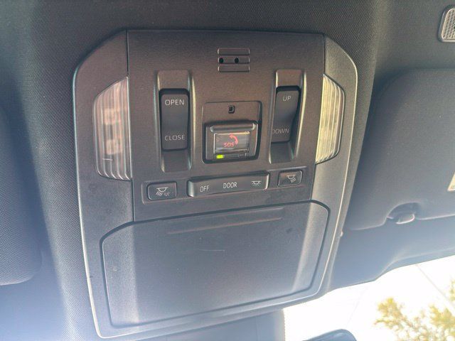 Used 2023 Toyota Highlander XSE FWD image 12