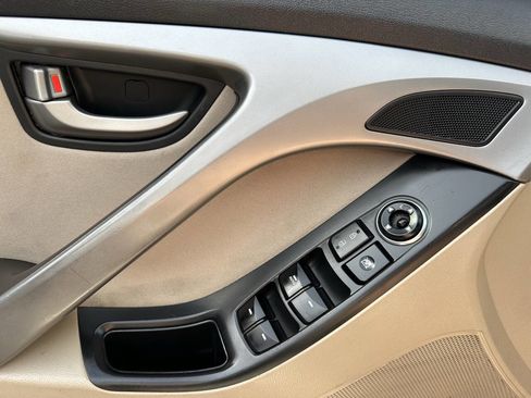 Used 2016 Hyundai Elantra SE w/ Option Group 02 image 12