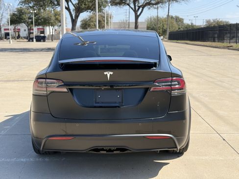 Used 2022 Tesla Model X image 9