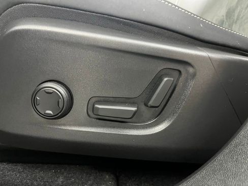 Used 2023 Volvo C40 P8 Recharge Ultimate image 23