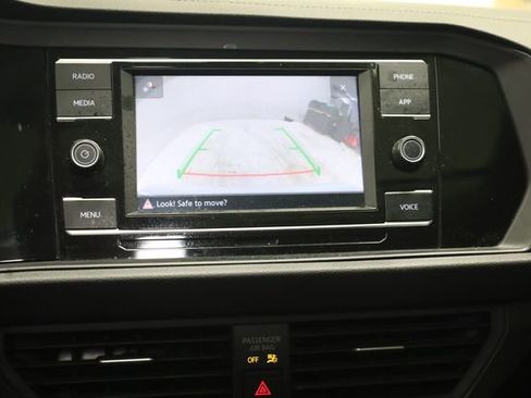 Used 2021 Volkswagen Jetta SE w/ SE Cold Weather Package image 17