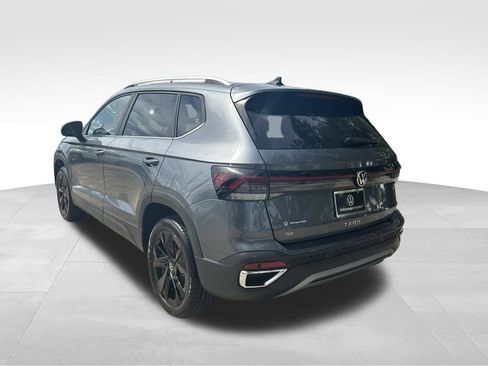 New 2025 Volkswagen Taos SE w/ Panoramic Sunroof Package image 6