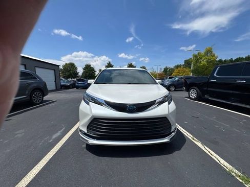 Used 2021 Toyota Sienna XLE FWD image 8