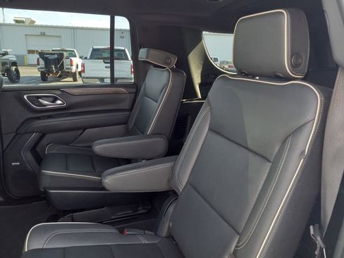 Used 2023 Chevrolet Suburban Premier image 15