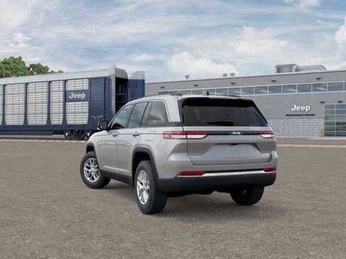 New 2025 Jeep Grand Cherokee Laredo X image 3